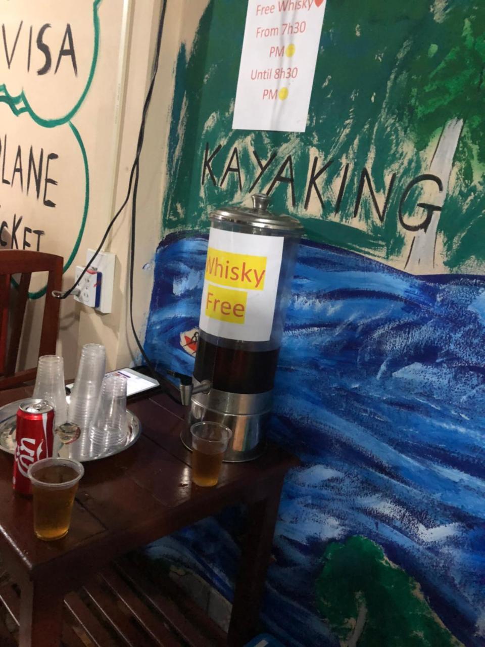 Real Vang Vieng Backpacker Hostel 외부 사진