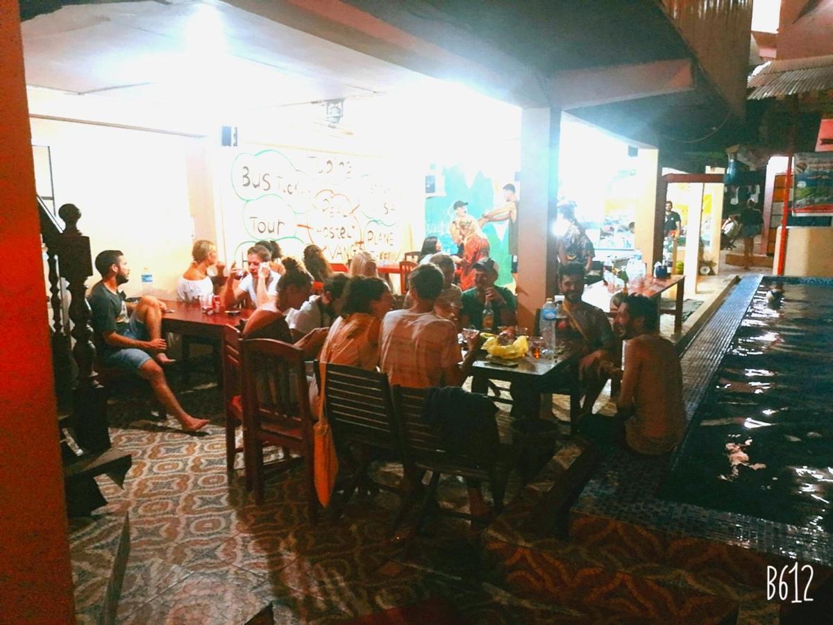Real Vang Vieng Backpacker Hostel 외부 사진